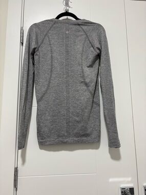 lululemon athletica Heathered Light Gray Swiftly Tech Long Sleeve Seamless Top
